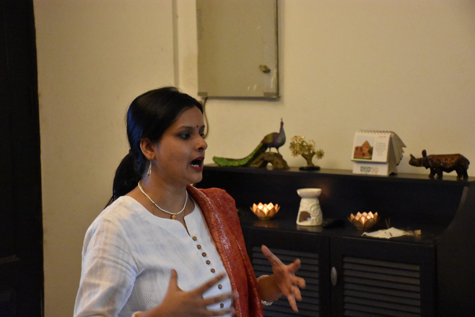 Rakhee Paul Basu conducting a workshop